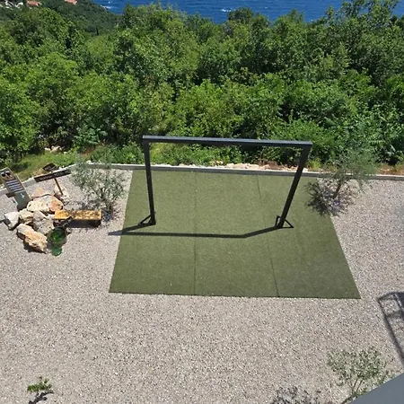 Aria With Pool By Guide *