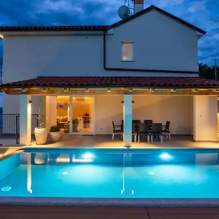 Aria With Pool By Guide וילה