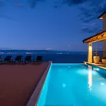 Aria With Pool By Guide