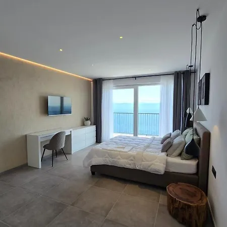 Aria With Pool By Guide Vila *