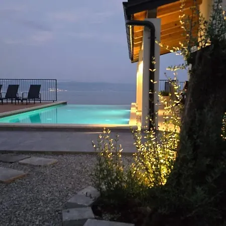 Aria With Pool By Guide Vila *